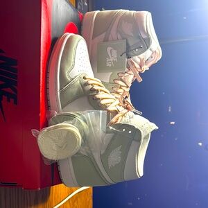 VMNS Air Jordan One High Og Sea foam Healing Orange ￼